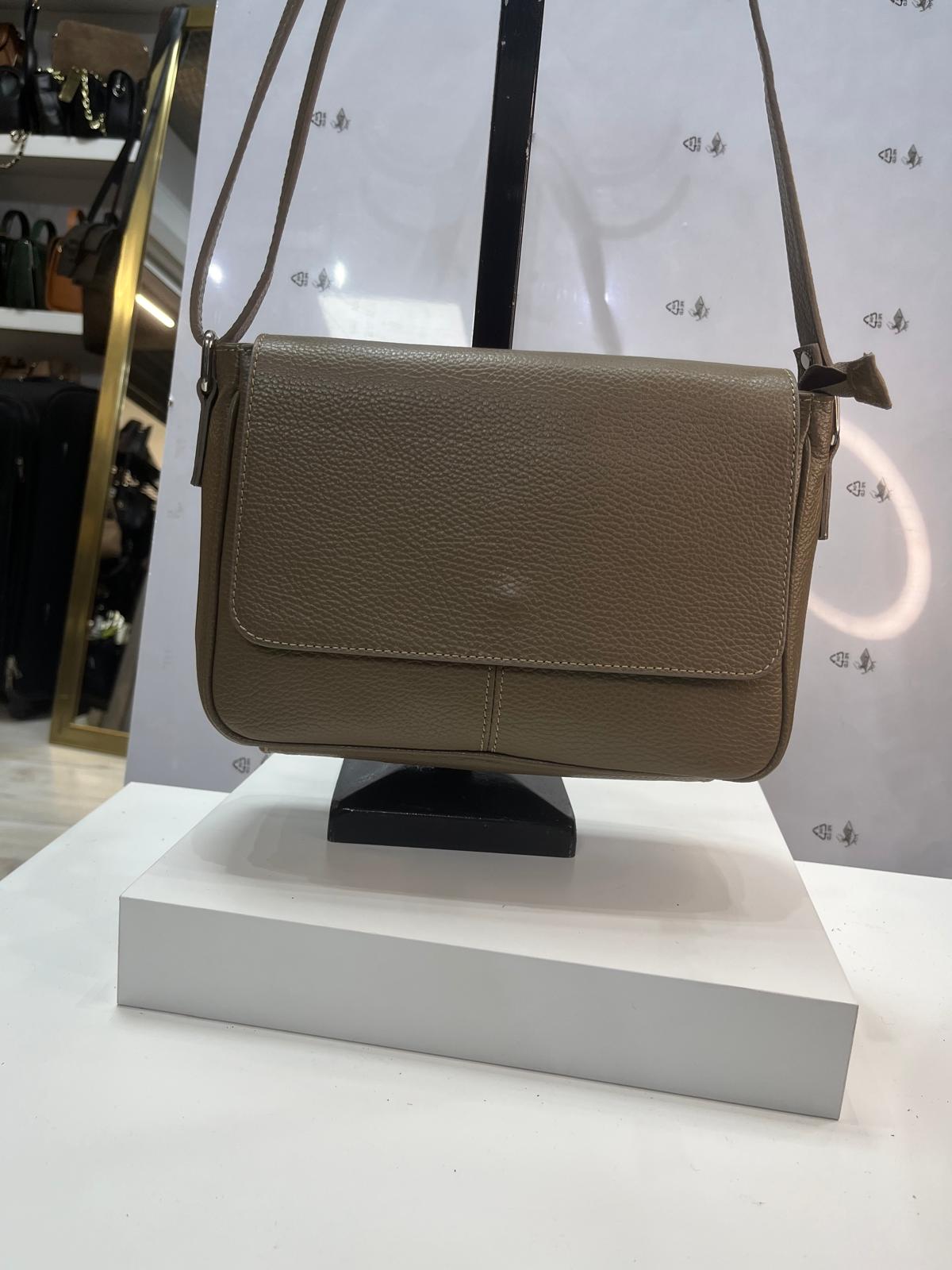 NOWOŚĆ VERA PELLE torebka damska skórzana listonoszka z klapą i paskiem toupe