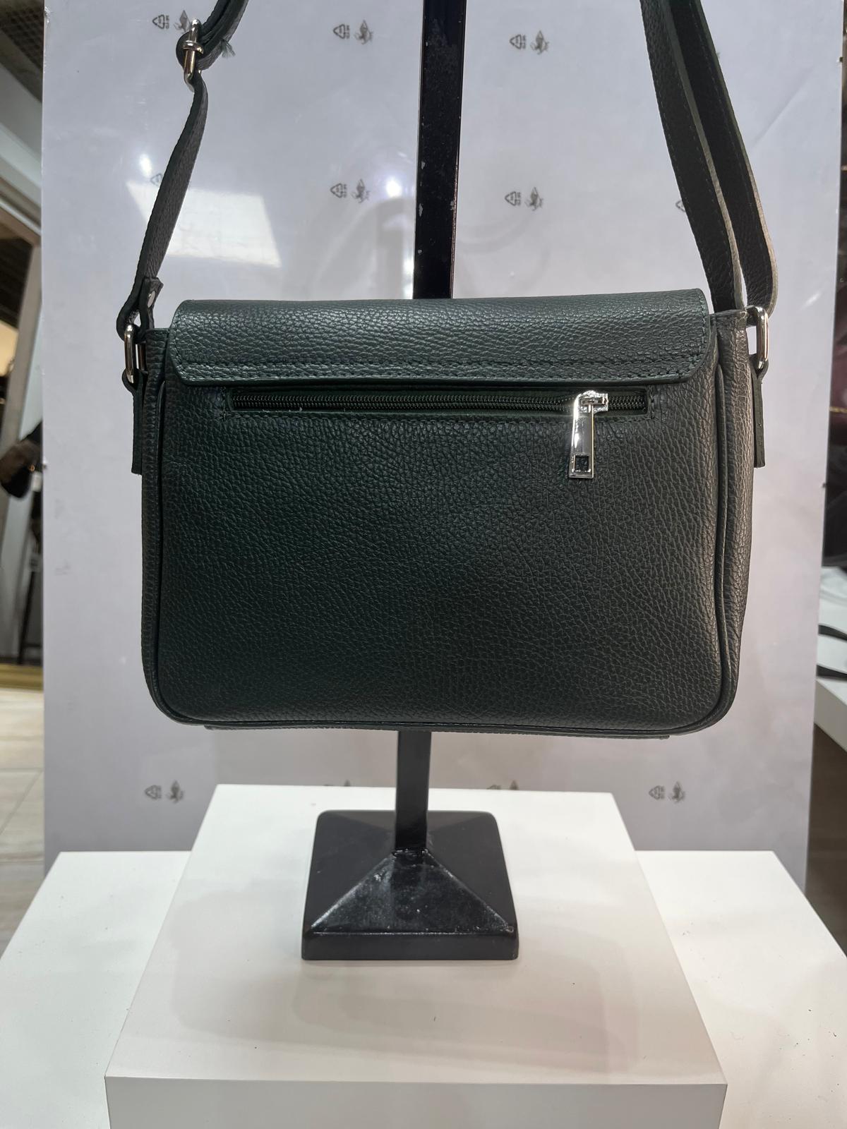 NOWOŚĆ VERA PELLE torebka damska skórzana listonoszka z klapą i paskiem brązowa