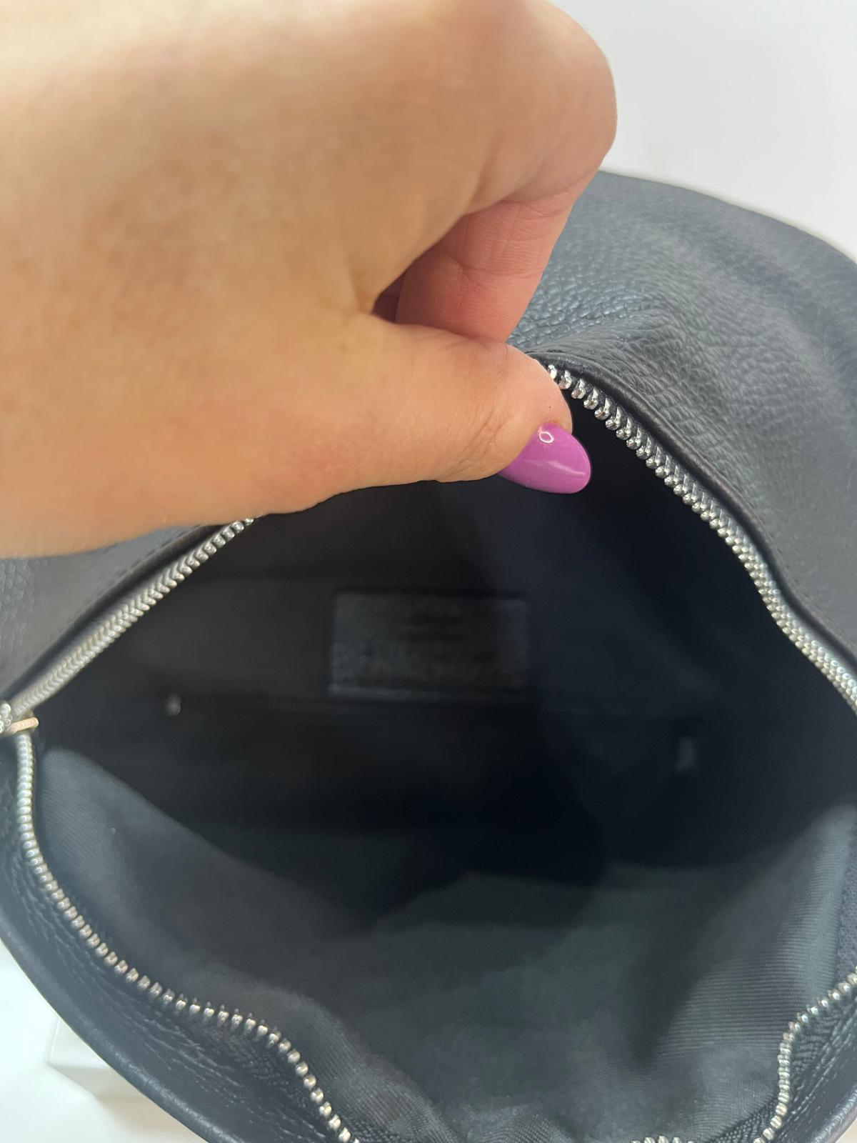 NOWOŚĆ Nerka skóra naturalna  Vezze. Czarna