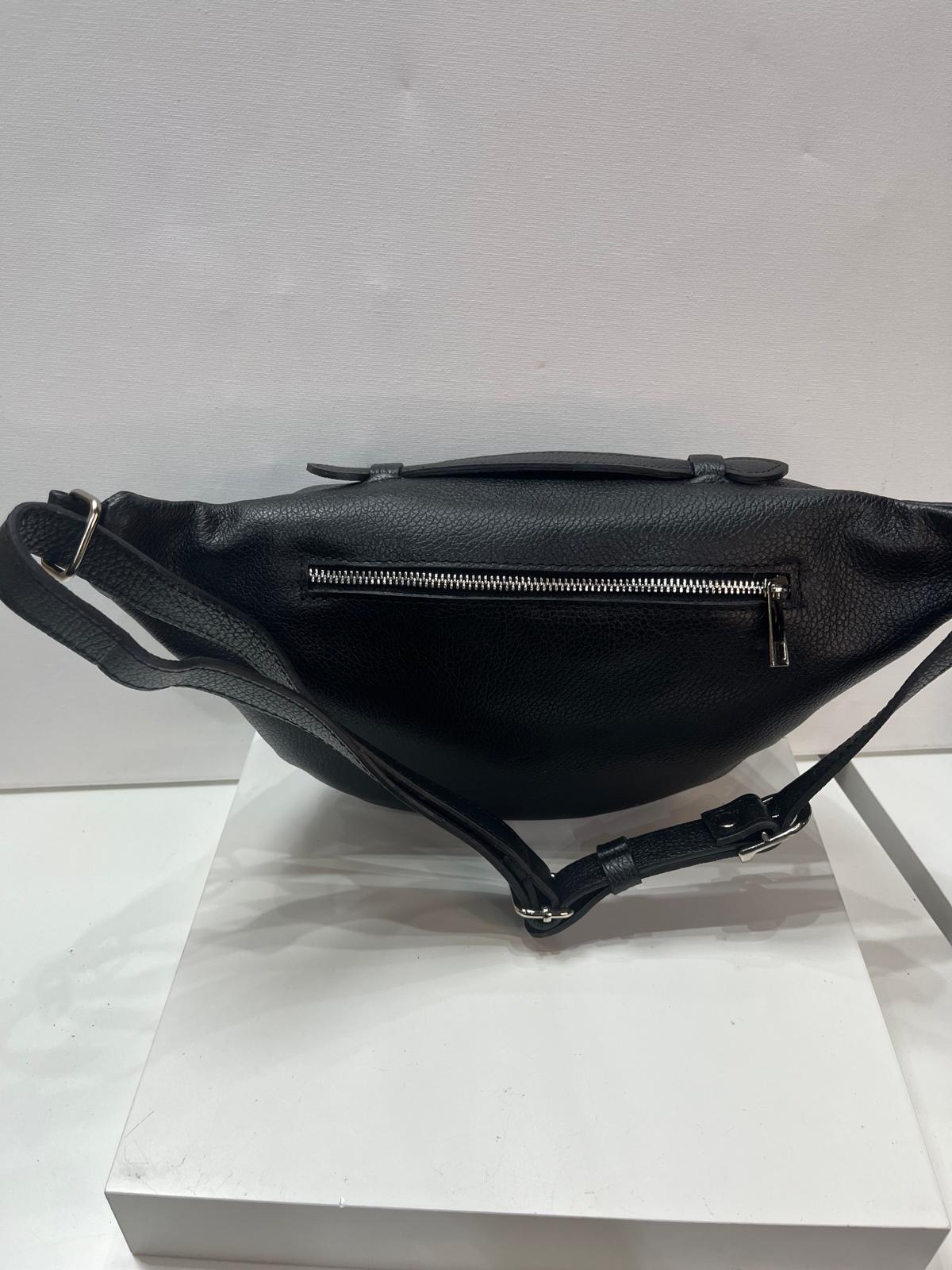 NOWOŚĆ Nerka skóra naturalna  Vezze. Czarna