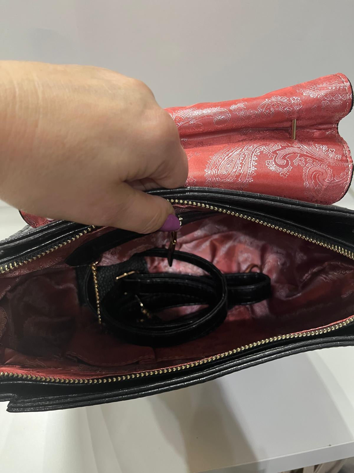 NOWOŚĆ Torebka kuferek Chiara.  Czarny