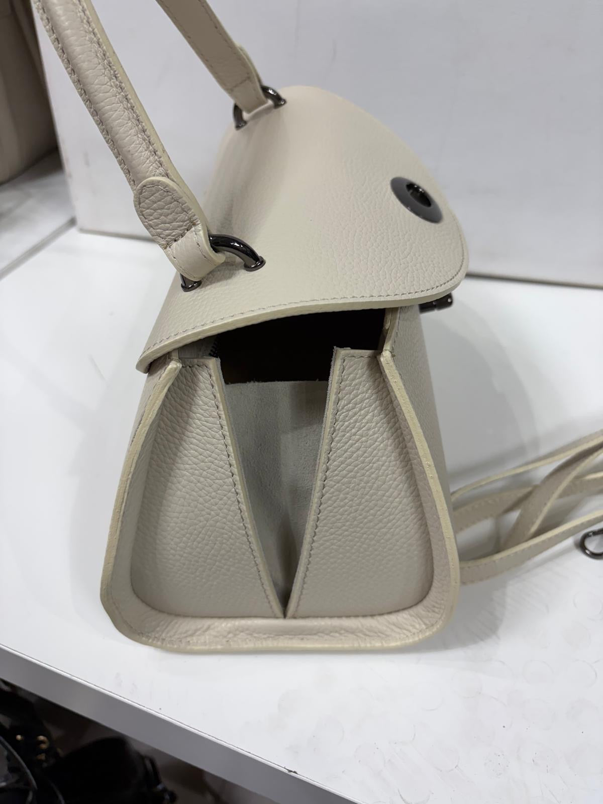 NOWOŚĆ Torebka kuferek Vezze skóra naturalna jasny beż